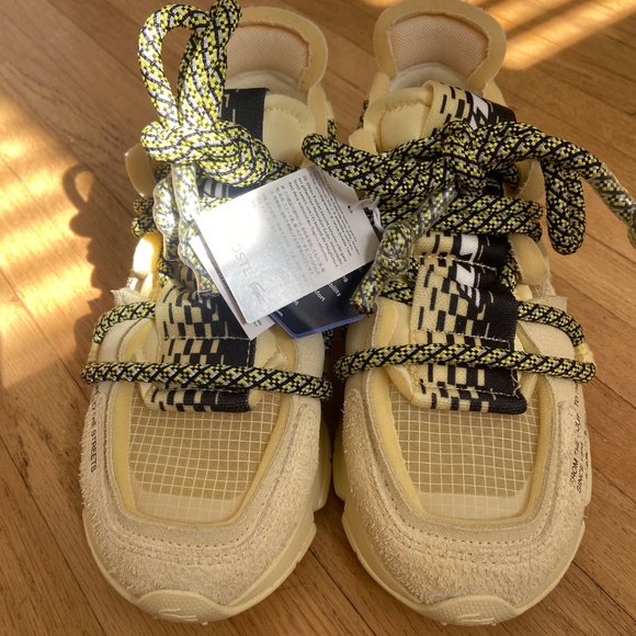 NEW Lacoste shoes - Picture 3 of 9